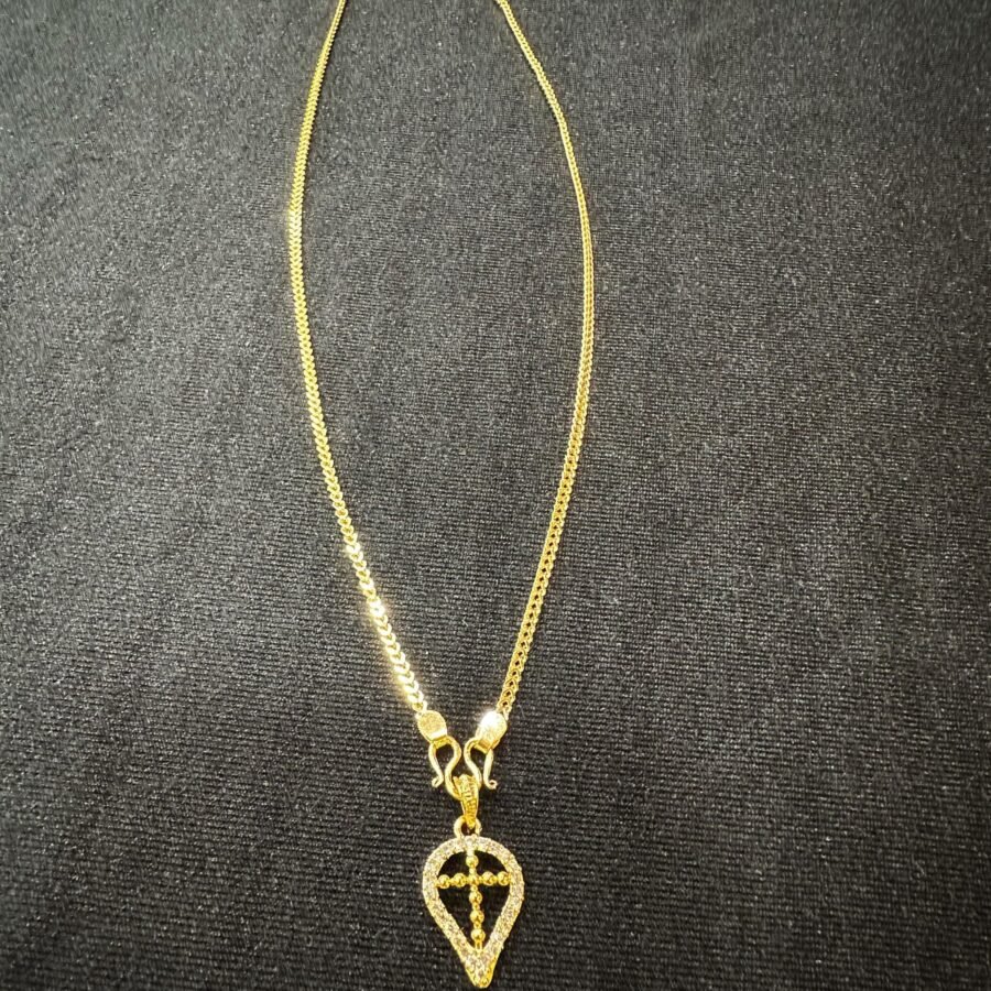 Gold plated 18inches chain with Diamond lookalike Thali(0063)