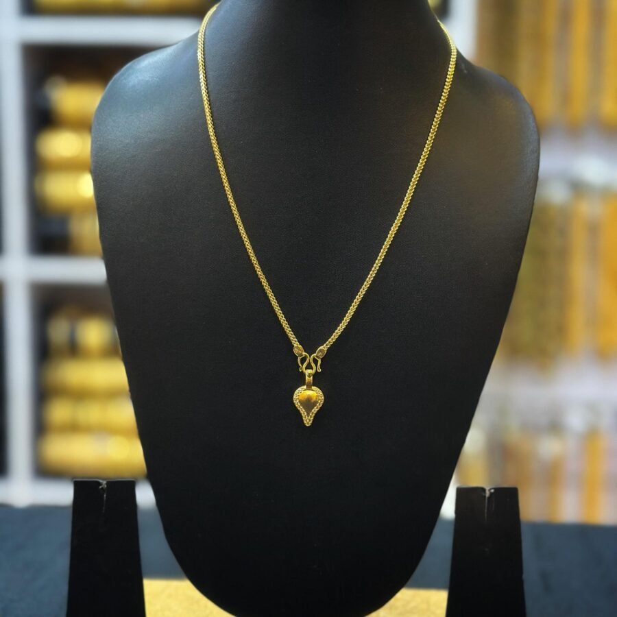 Gold plated 18inches chain with Diamond lookalike Thali(0071)