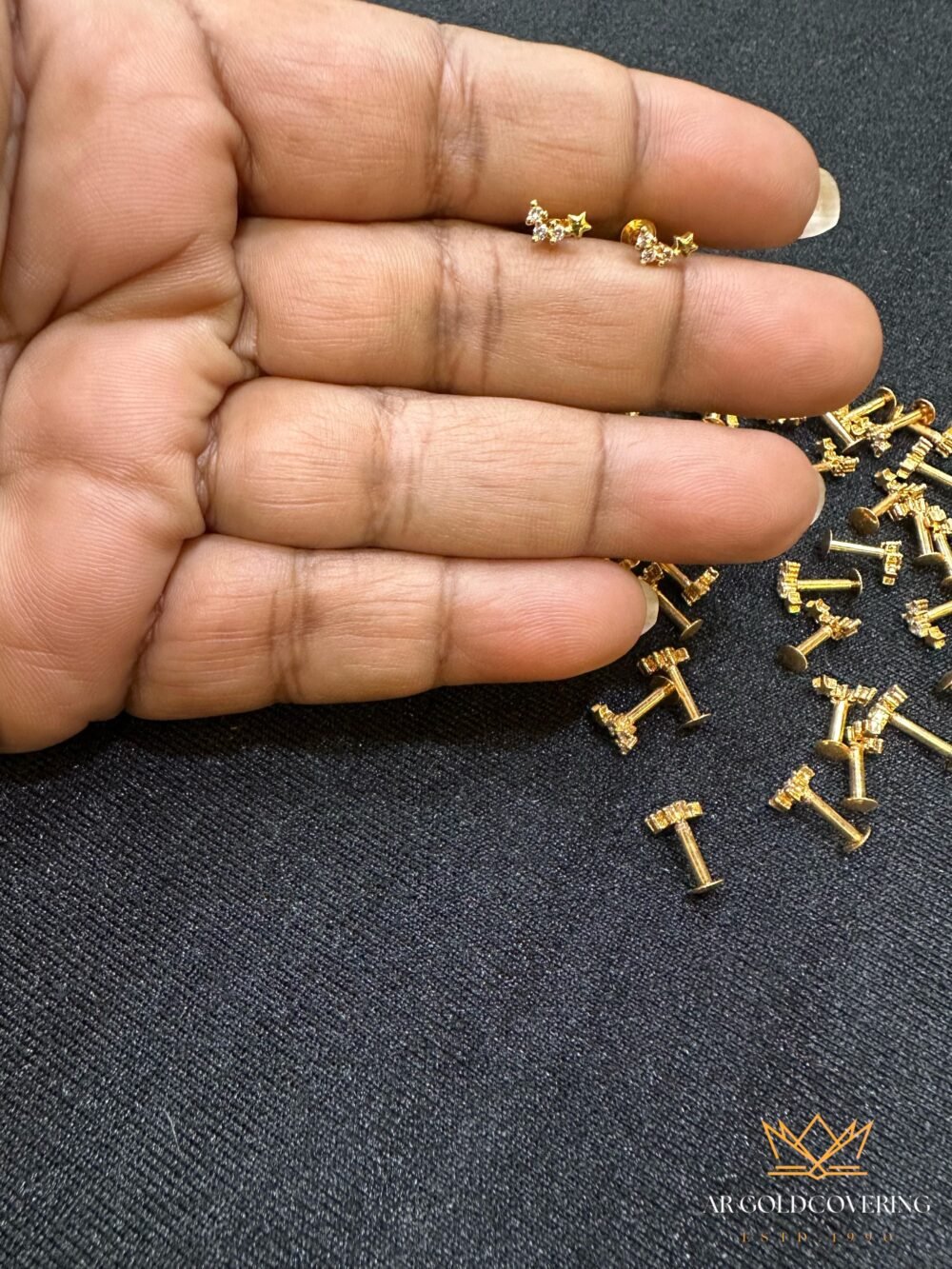 Gold plated Nosepin with very thin screws(00130)