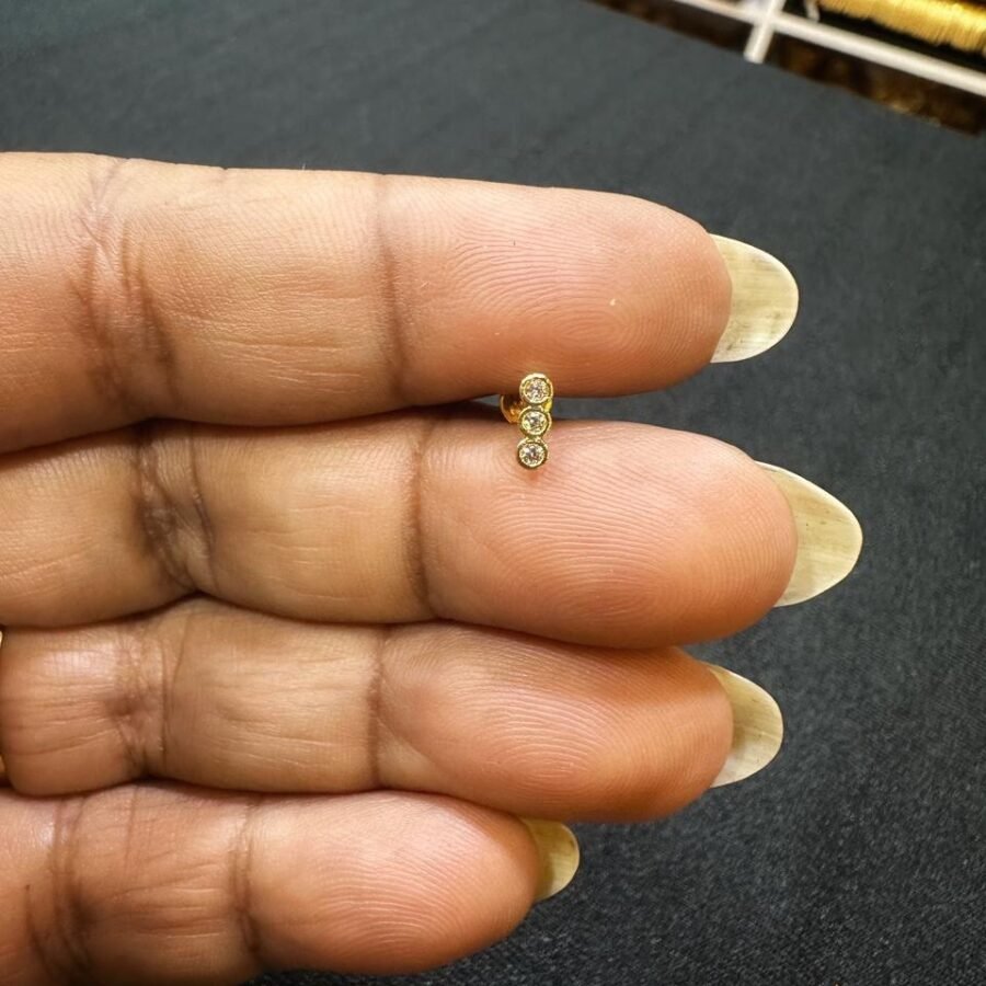 Gold plated Diamond lookalike Nosepin (00256)