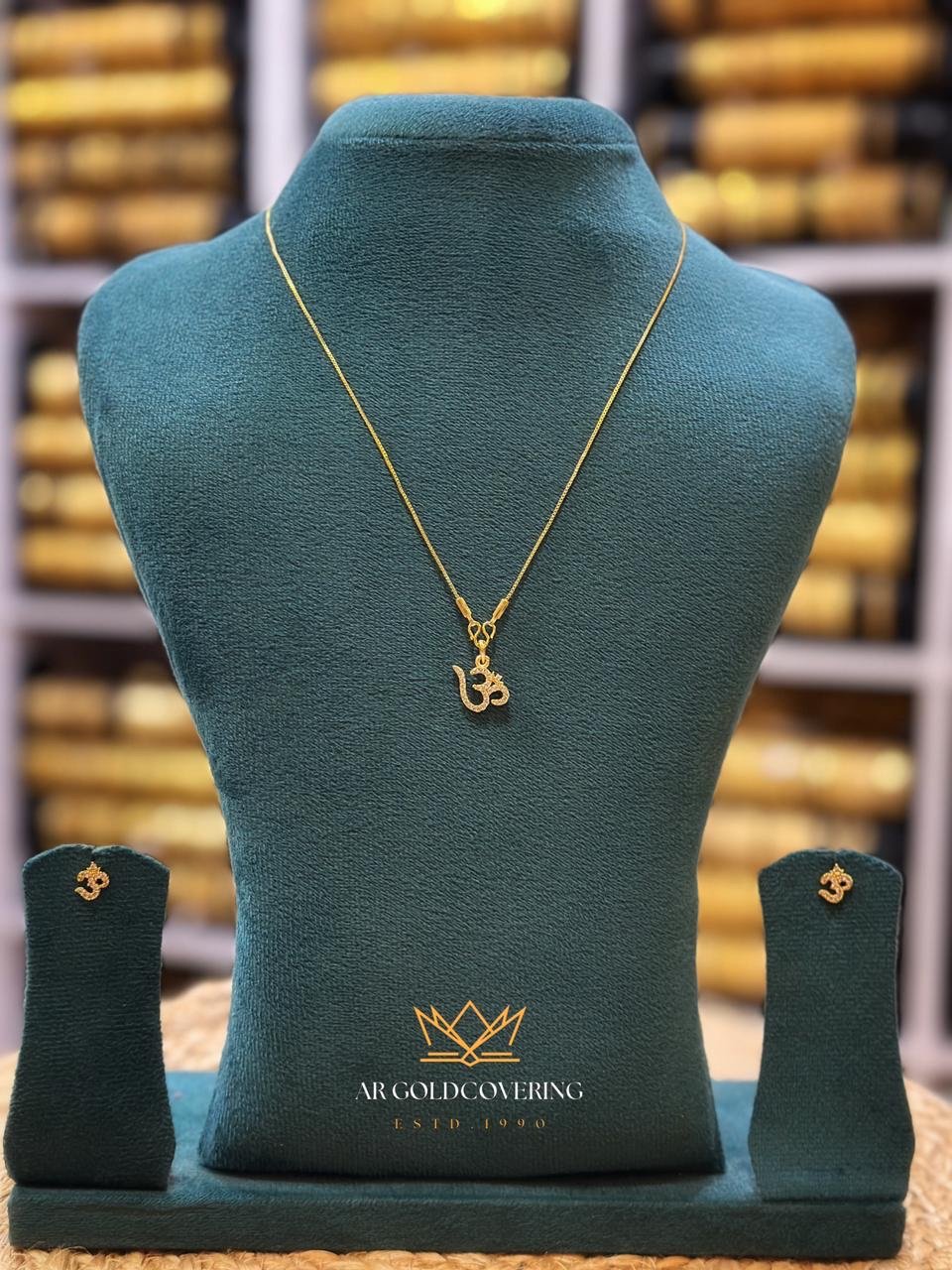 Gold plated pendant with 18inches chain and with earrings (00244)